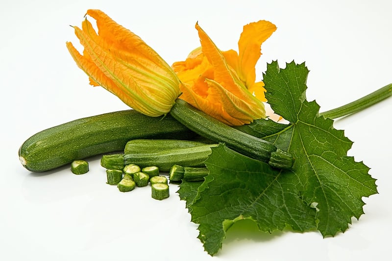 Zucchini Noodles with Pesto and Cherry Tomatoes